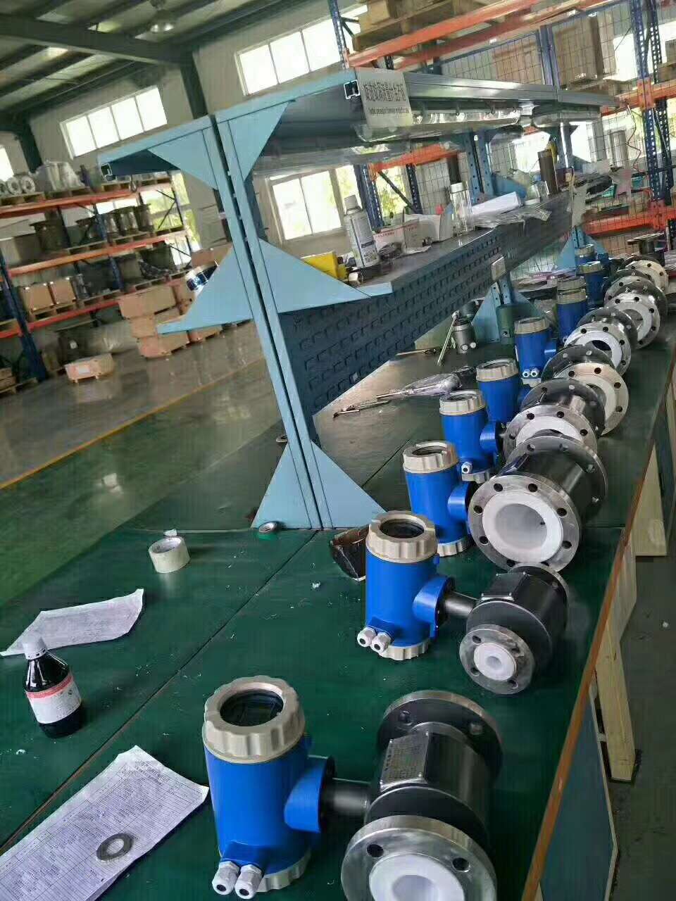  淺談(tan)電磁流量(liang)計在制漿(jiang)造紙行業(yè)中的要求(qiú)